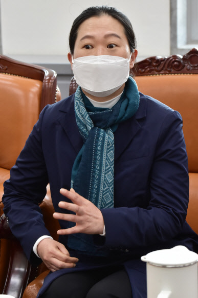 권은희 국민의당 원내대표가 지난 19일 국회에서 열린 4당 원내대표 회동에서 발언하고 있다. 국회사진기자단=연합뉴스